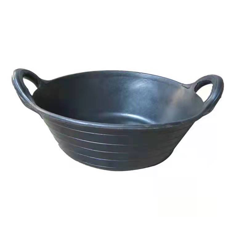 12L. Rubber kuip of trog.